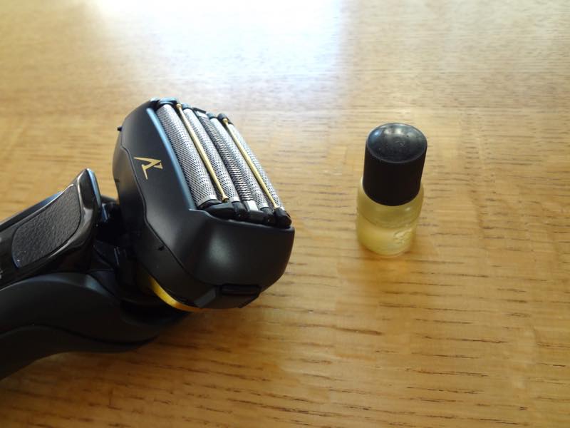 ラムダッシュに付属していた小さい容器に入ったオイル