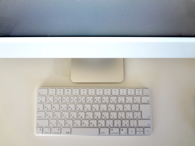 iMacのMagic Keyboardカバー！掃除がサッとできるフラットタイプがおすすめ | 60+